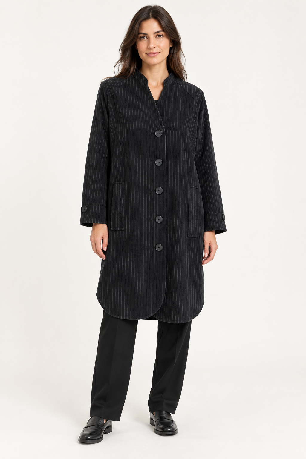 Cappotto donna Alessia Santi gessato in cotone su modella, fronte – immagine elaborata con IA