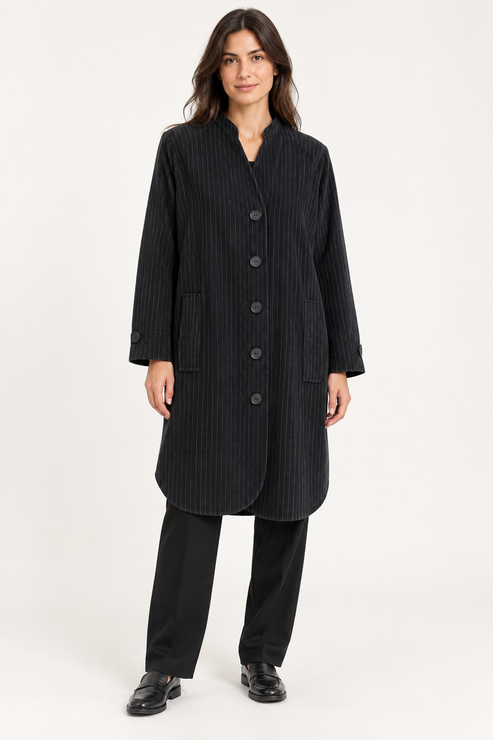Cappotto donna Alessia Santi gessato in cotone su modella, fronte – immagine elaborata con IA