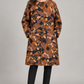 Cappotto donna Malìparmi fantasia floreale, fronte su modella – immagine elaborata con IA