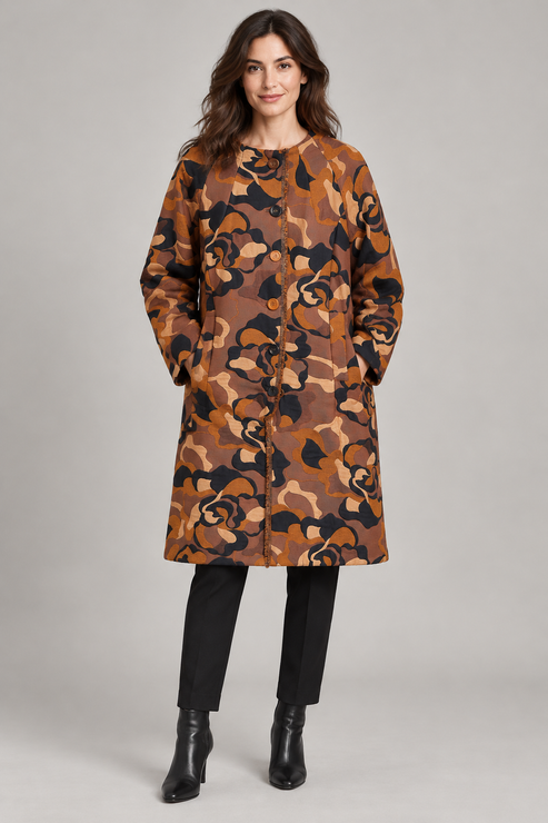 Cappotto donna Malìparmi fantasia floreale, fronte su modella – immagine elaborata con IA