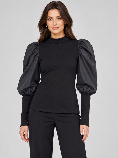 Maglia donna Imperial nera con maniche a sbuffo - fronte su modella, elaborata con IA