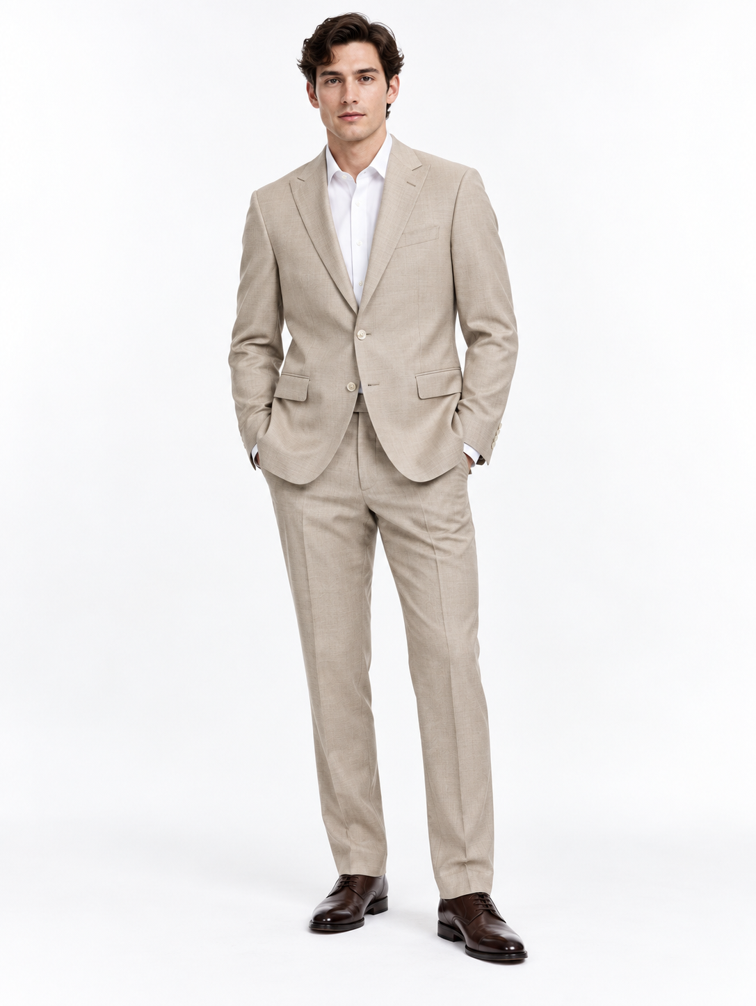 Abito completo Hugo Boss beige, vista frontale su modello