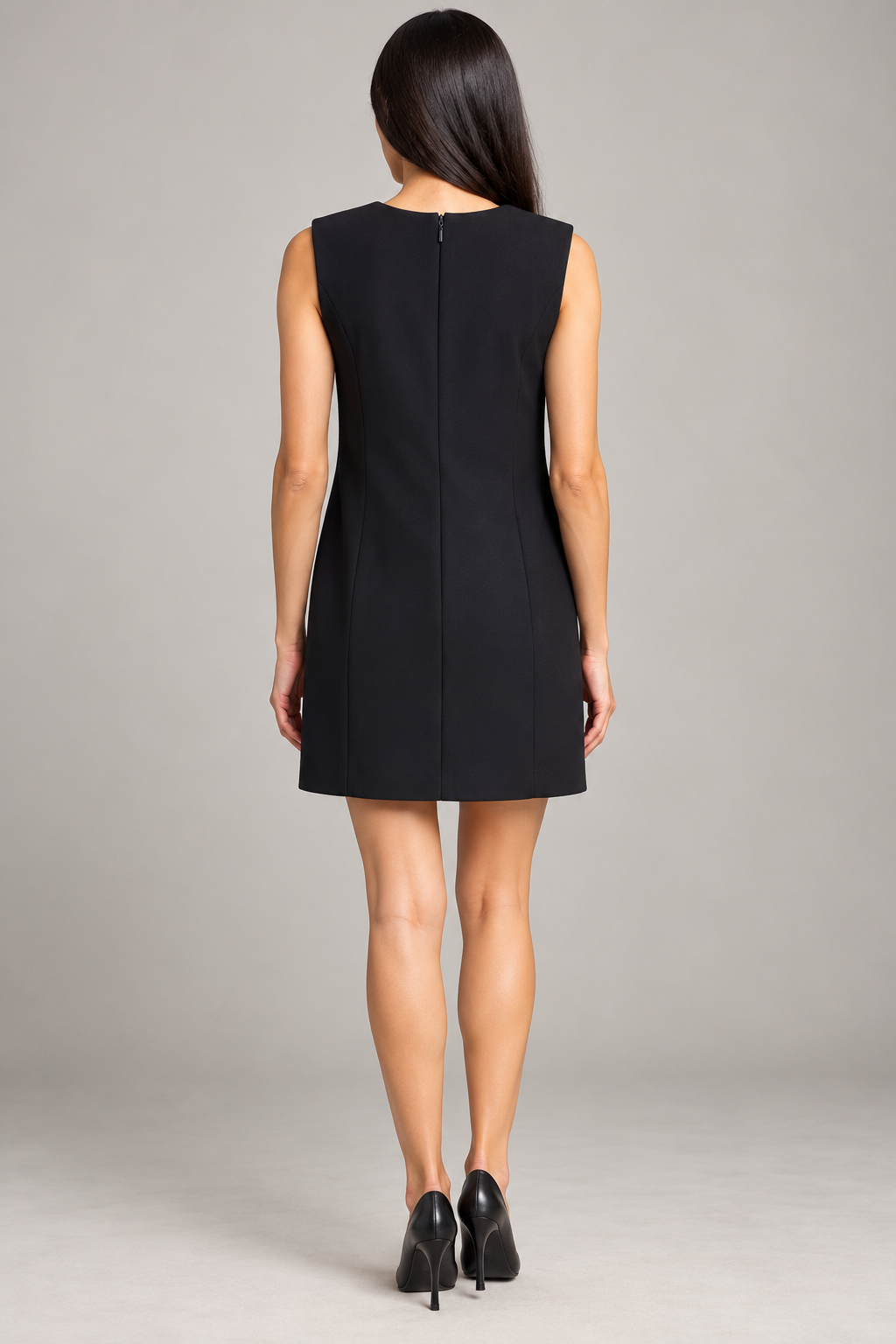 Abito Pinko nero senza maniche con dettagli dorati - retro su modella