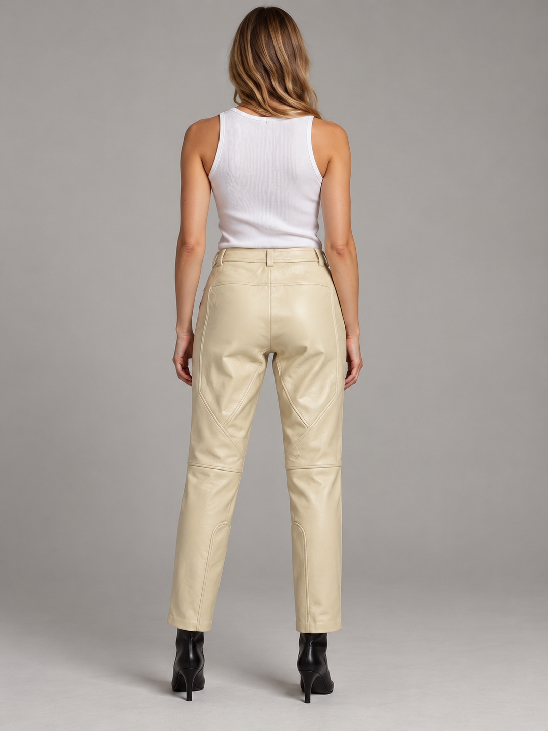 Pantaloni Pinko avorio effetto pelle - retro su modella
