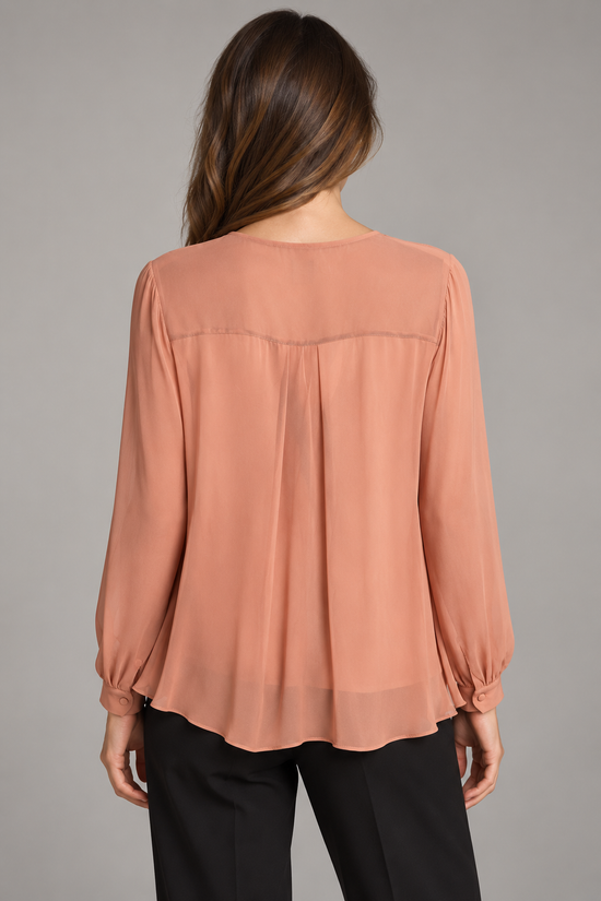 Blusa Pinko color pesca con volant - retro su modella