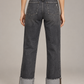 Jeans Please grigio scuro con maxi risvolto - retro su modella