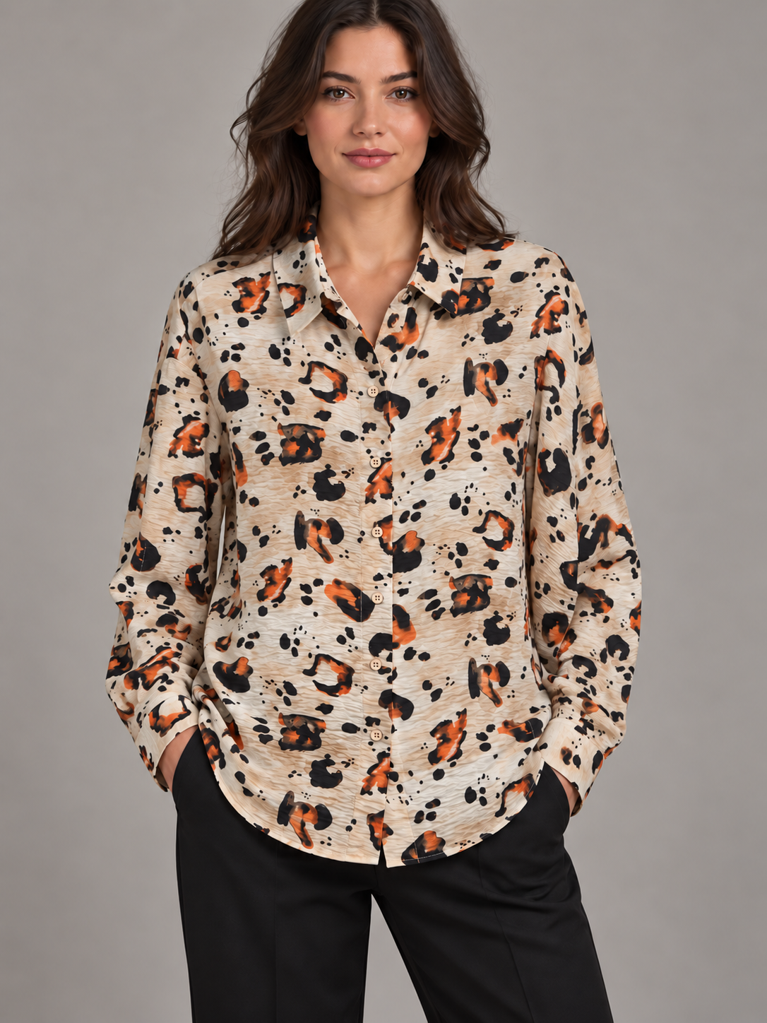 Camicia Please donna fantasia animalier - dettaglio su modella
