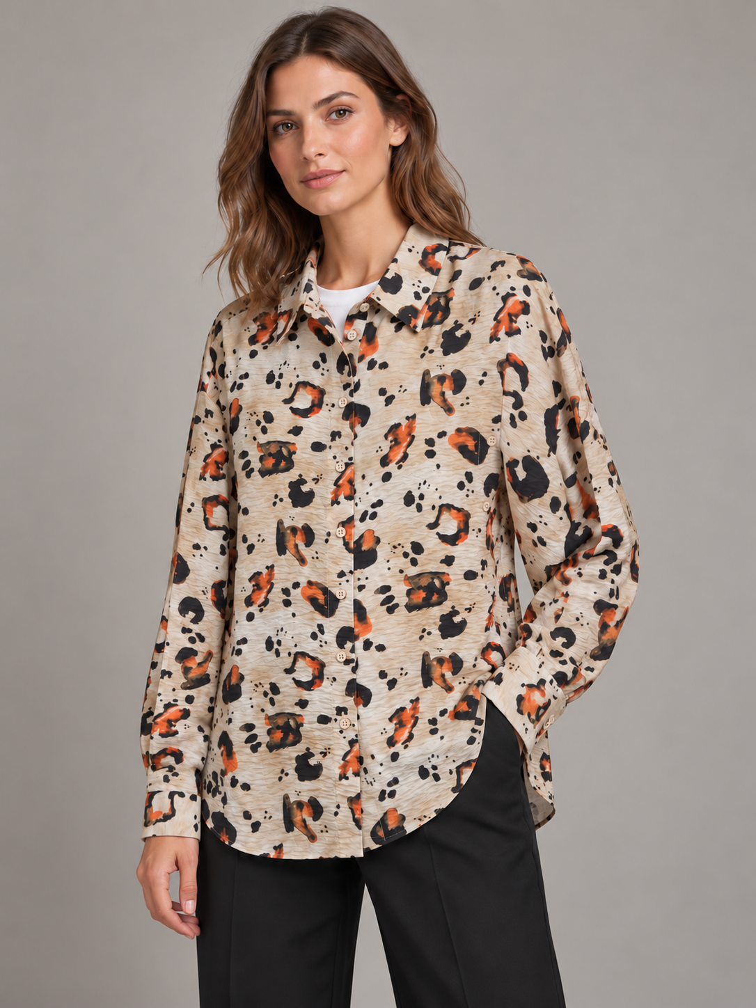 Camicia Please donna fantasia animalier - vista frontale a tre quarti su modella