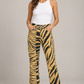 Pantaloni Please zebrati ocra e neri - fronte su modella