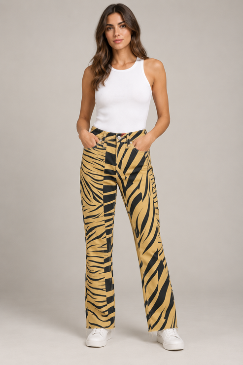 Pantaloni Please zebrati ocra e neri - fronte su modella