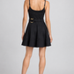 Abito Pinko nero con spalline e cintura - retro su modella