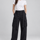 Pantaloni cargo Pinko neri in cotone - fronte su modella