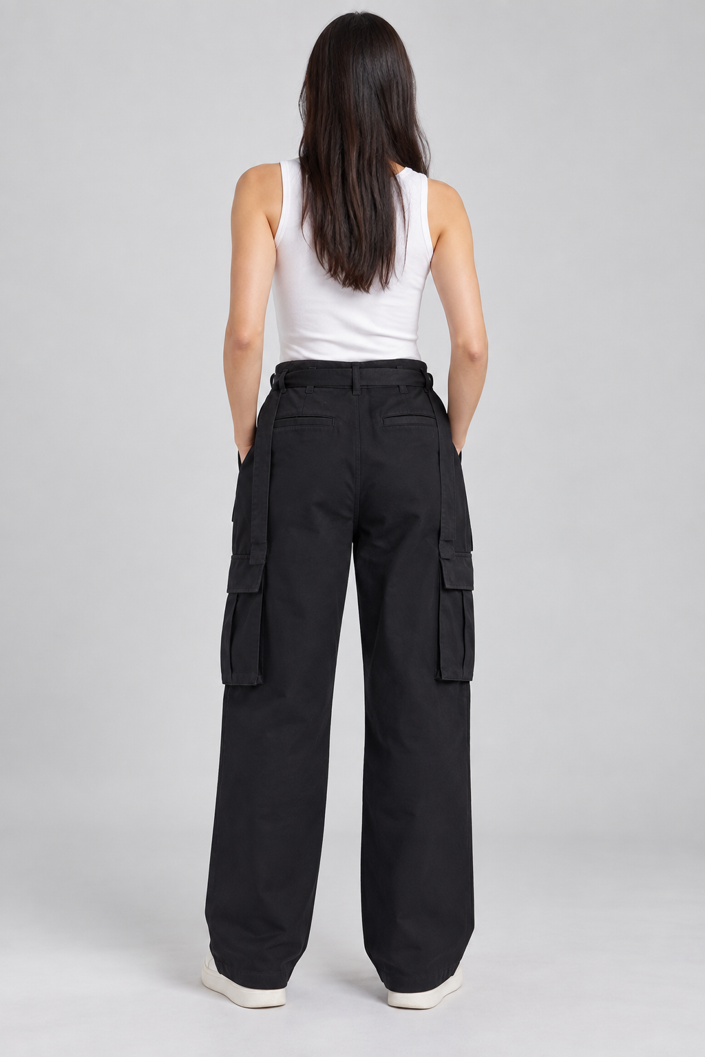 Pantaloni cargo Pinko neri in cotone - retro su modella
