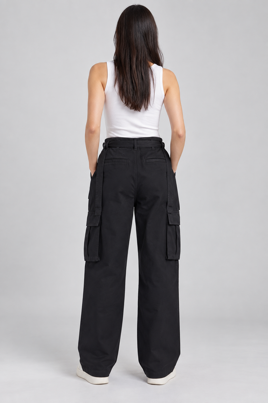 Pantaloni cargo Pinko neri in cotone - retro su modella