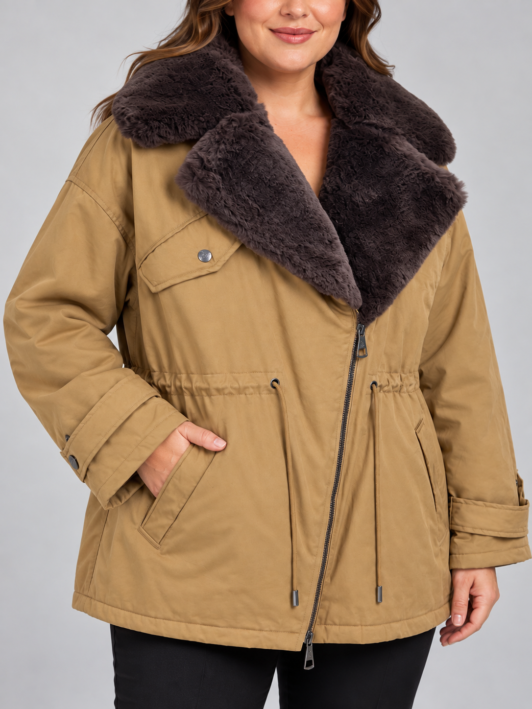 Cappotto donna Emma & Gaia cammello con collo a contrasto — dettaglio su modella, immagine elaborata con IA