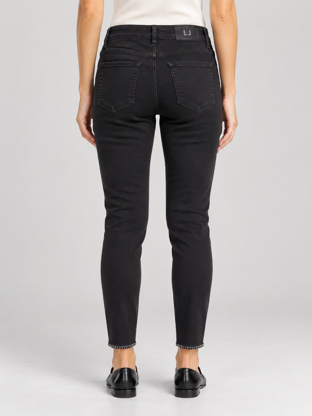 Pantalone nero Liu Jo skinny con dettagli al fondo - retro - immagine AI