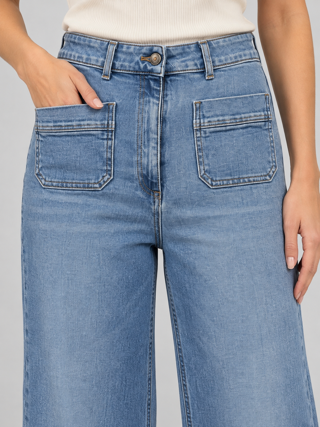 Jeans Aniye By a gamba ampia con tasche applicate - detail - immagine AI