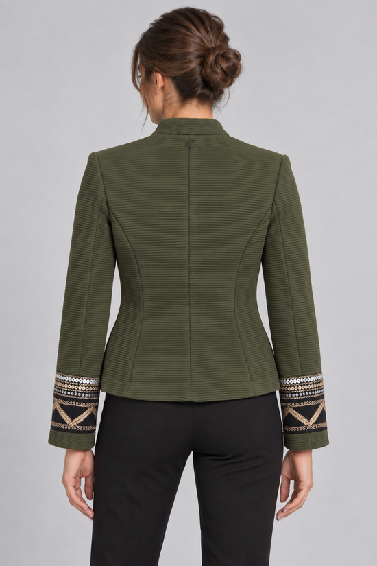 Giacca Dixie verde militare su modella – retro