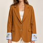 Blazer Tensione In marrone indossato - vista frontale