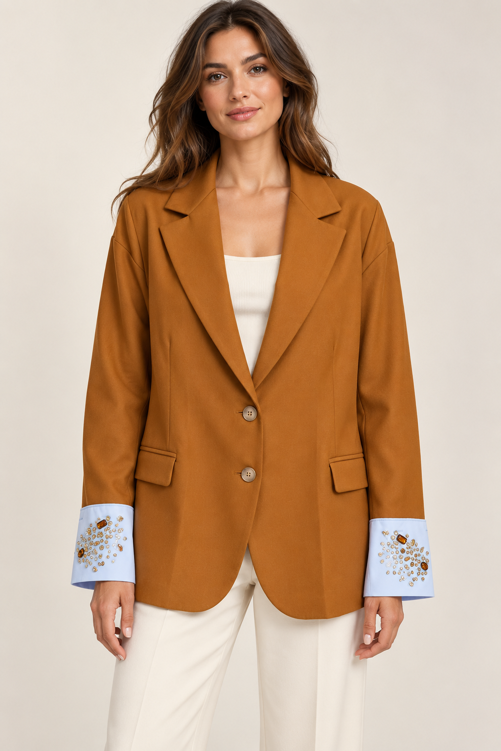 Blazer Tensione In marrone indossato - vista frontale