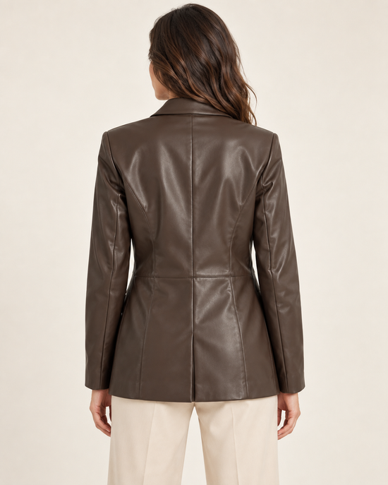 Blazer lungo HaveOne marrone in ecopelle — retro indossata; immagine digitale illustrativa