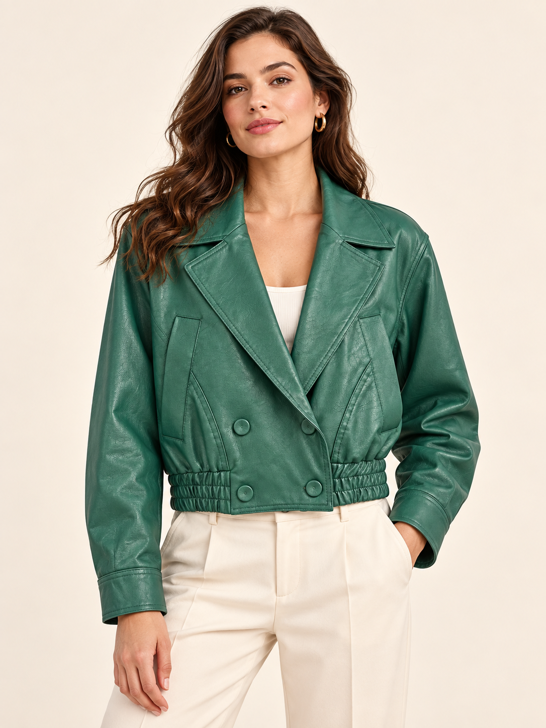 Bomber HaveOne verde in ecopelle — frontale indossata; immagine digitale illustrativa