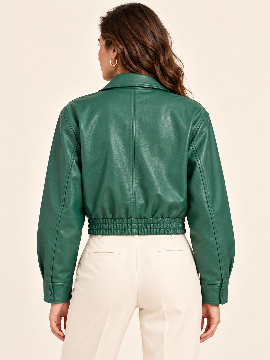 Bomber HaveOne verde in ecopelle — retro indossata; immagine digitale illustrativa