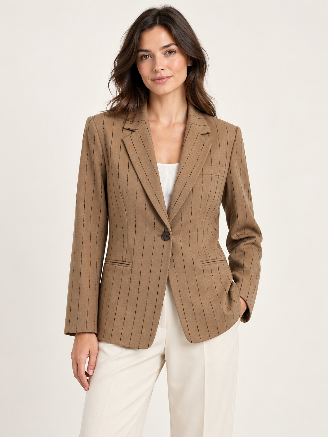 Blazer HaveOne cammello gessato — frontale indossata; immagine digitale illustrativa
