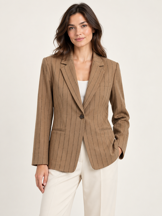 Blazer HaveOne cammello gessato — frontale indossata; immagine digitale illustrativa