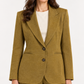 Have One tailleur color olio, dettaglio su modella