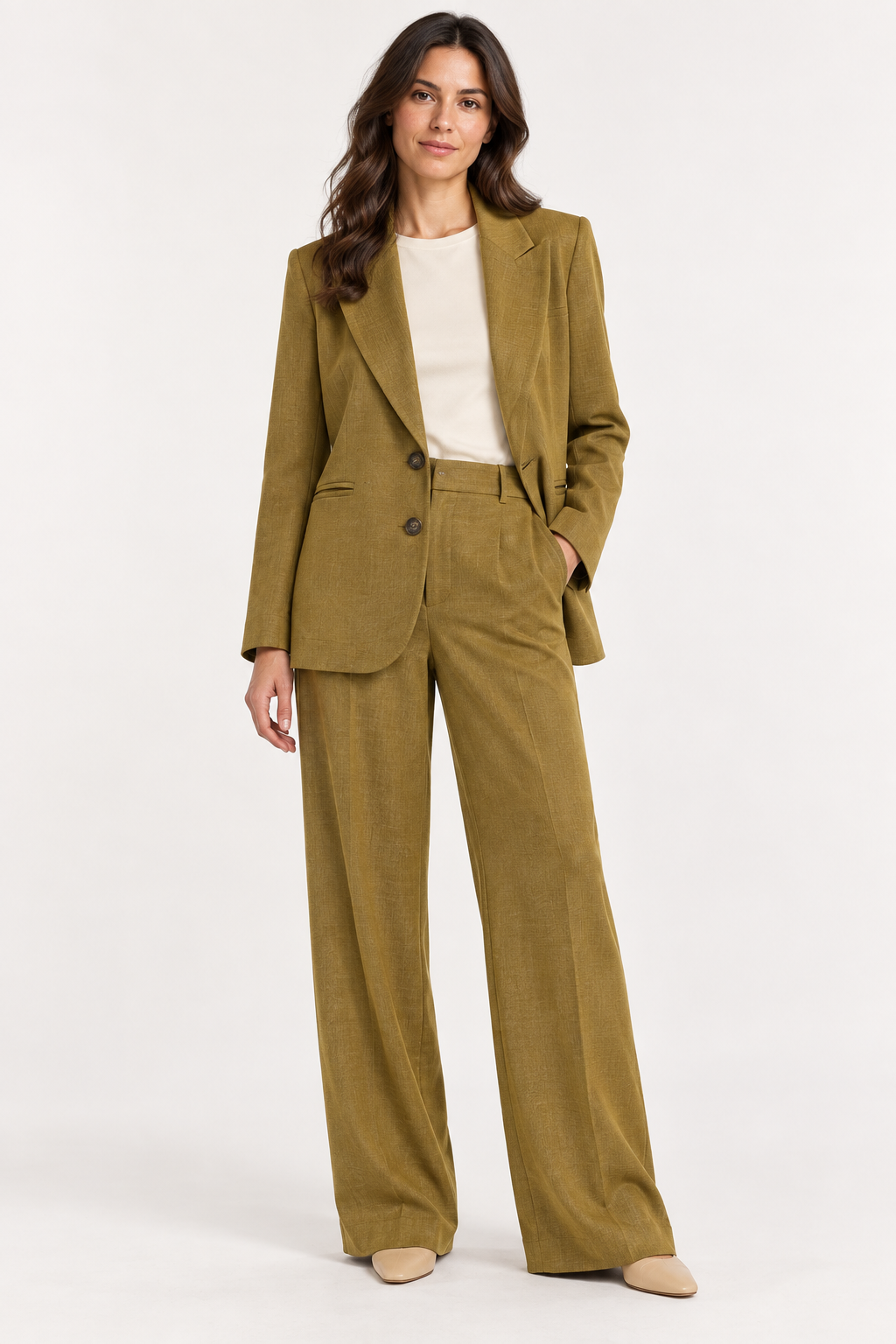Have One tailleur color olio, fronte su modella