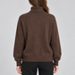 Maglione donna HAVEONE marrone a collo alto, retro su modella, elaborata con IA