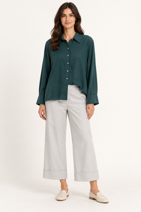 Dixie – Pantalone chiaro con risvolto – fronte su modella