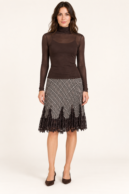 Dixie – Maglia marrone a collo alto – fronte su modella