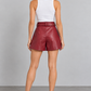 Pantaloncino donna Motel bordeaux con cintura, retro — immagine elaborata con IA