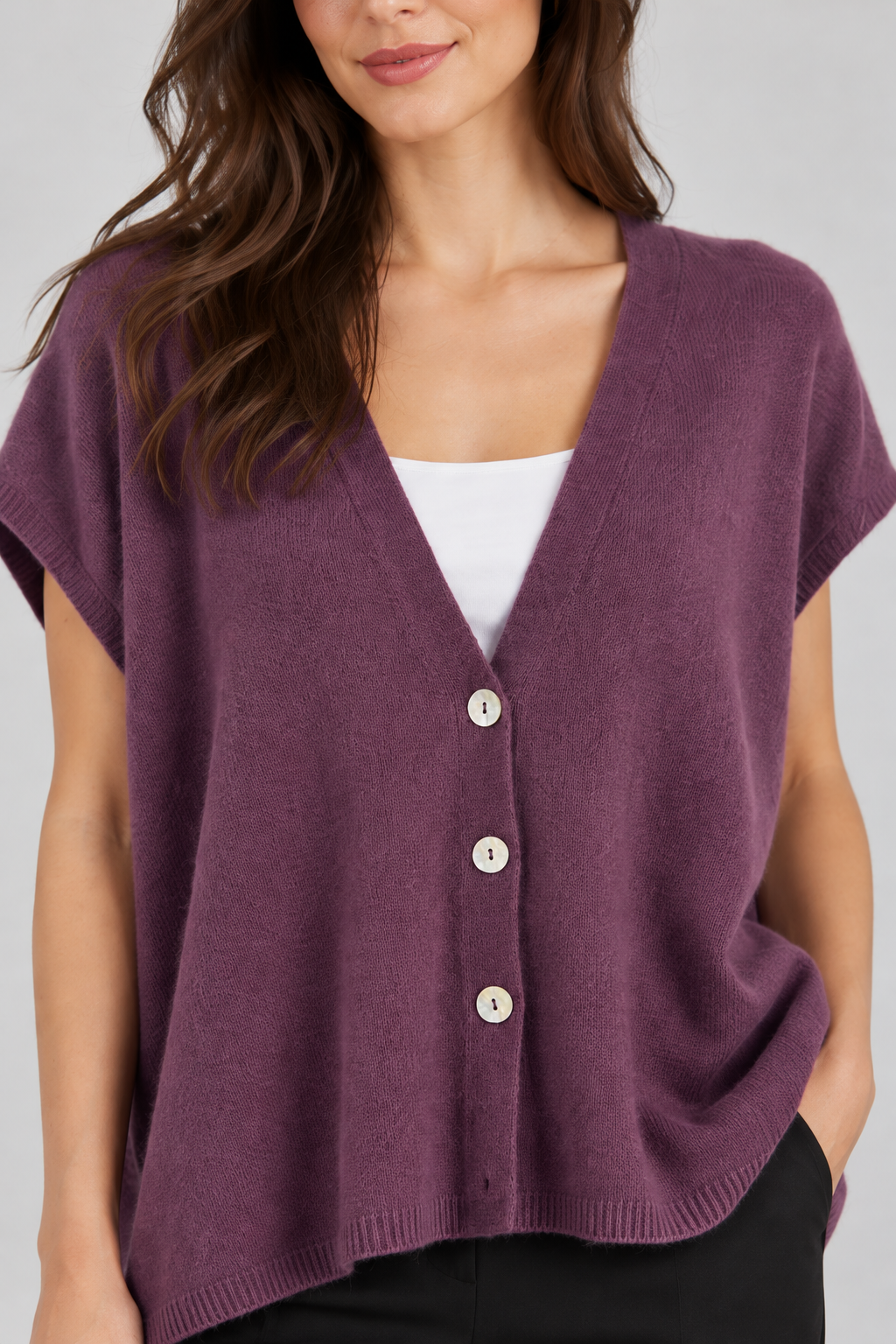 Cardigan donna Dixie viola con bottoni, dettaglio — immagine elaborata con IA