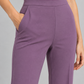 Pantalone donna Imperial malva svasato, dettaglio — immagine elaborata con IA