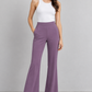 Pantalone donna Imperial malva svasato, fronte su modella — immagine elaborata con IA