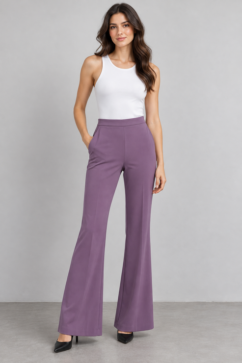 Pantalone donna Imperial malva svasato, fronte su modella — immagine elaborata con IA
