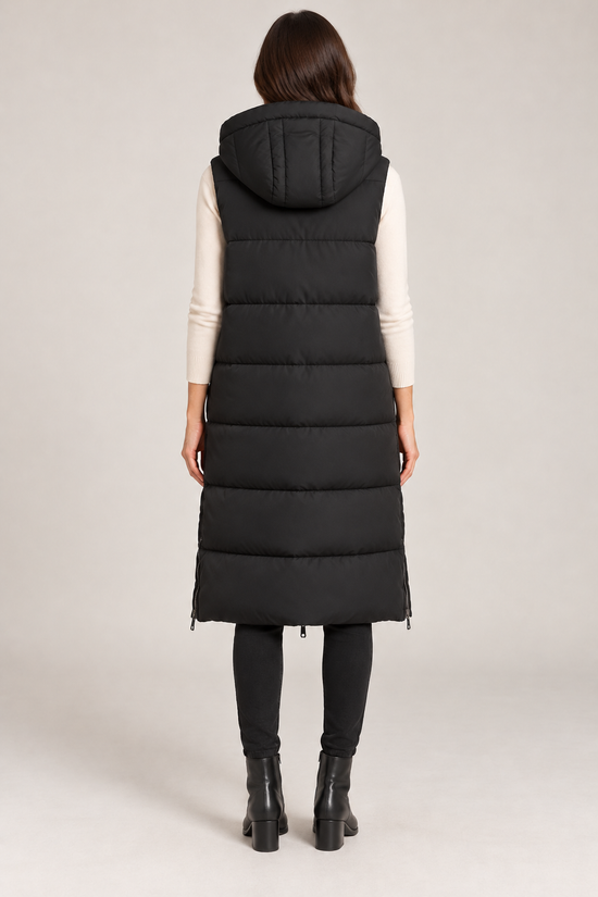 Malìparmi – Piumino smanicato lungo reversibile nero – vista retro su modella, immagine elaborata con IA