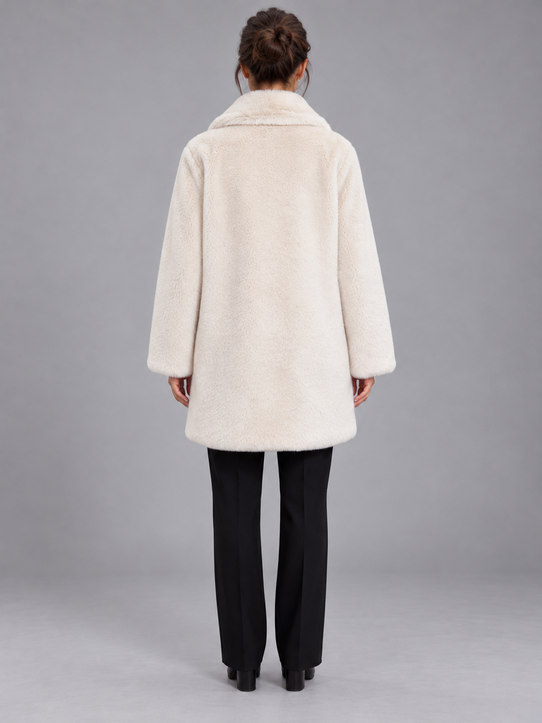 Cappotto donna HAVEONE effetto pelliccia panna - retro - immagine elaborata con IA