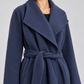 Cappotto donna Alessia Santi blu con cintura - dettaglio - immagine elaborata con IA