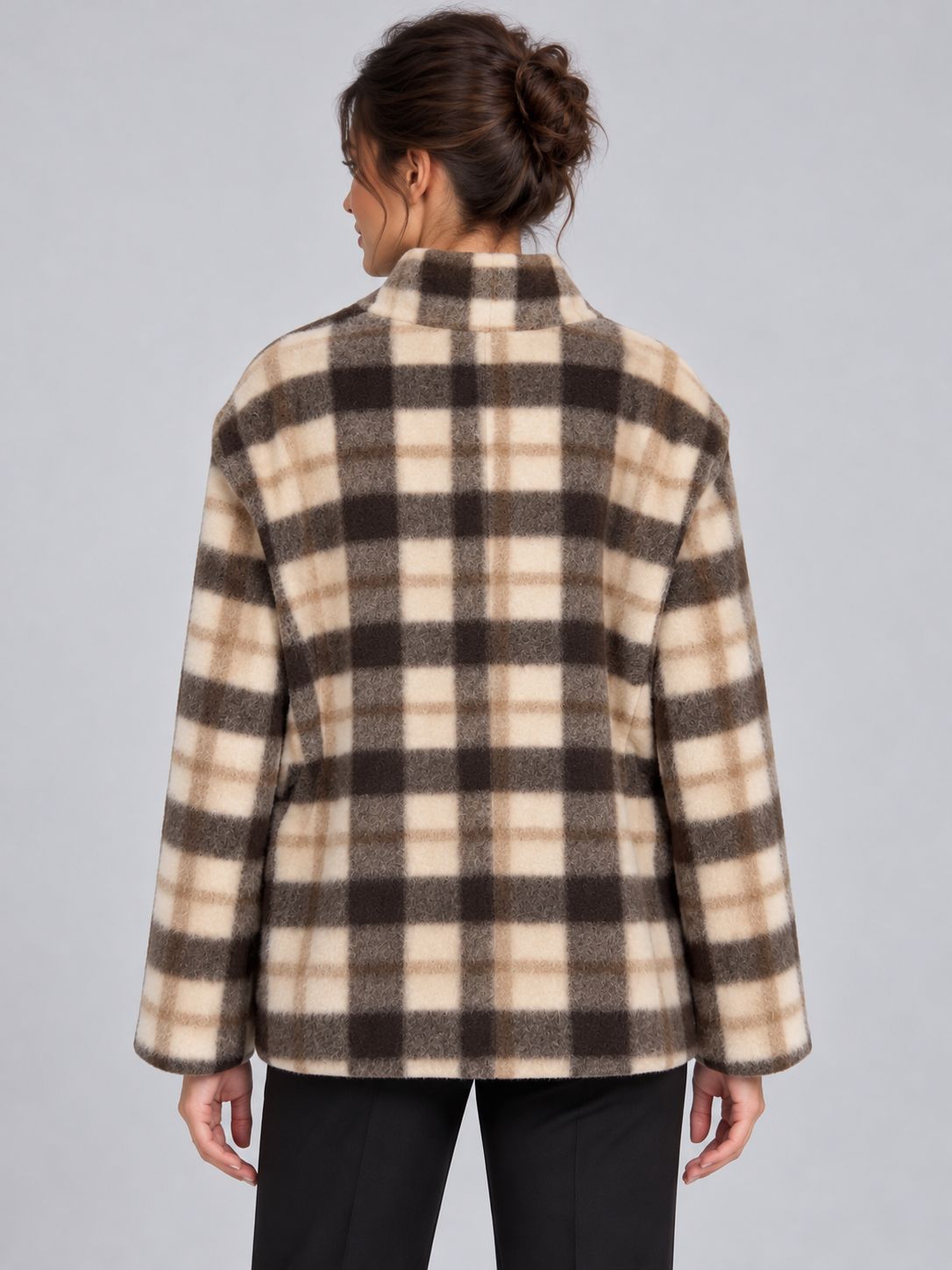 Cappotto donna Motel a quadri - retro - immagine elaborata con IA