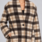 Cappotto donna Motel a quadri - dettaglio - immagine elaborata con IA