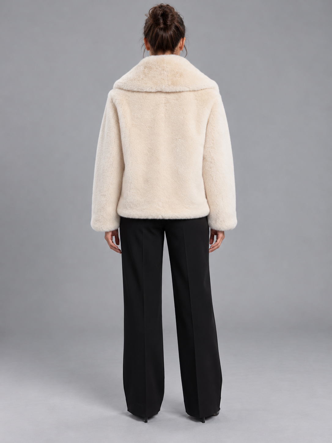 Cappotto a pellicciotto donna Dixie panna - retro - immagine elaborata con IA