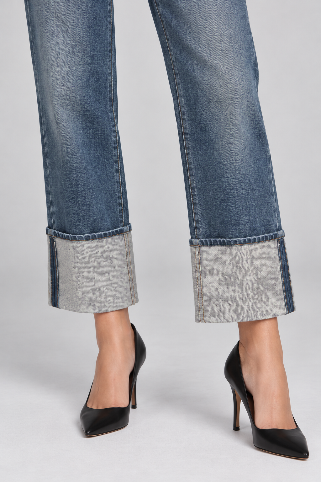 Pinko – Jeans blu con risvolto alto – dettaglio