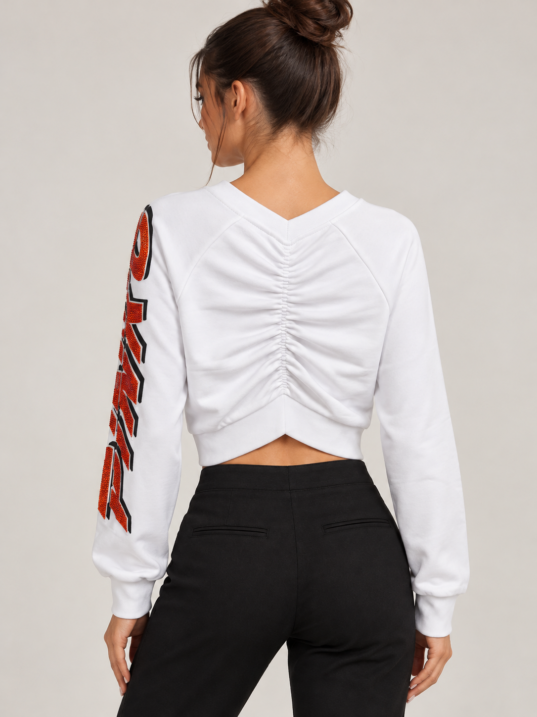 Felpa Pinko bianca con arricciatura e logo sulla manica - retro