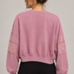 Felpa Pinko rosa con applicazioni sulle maniche - retro