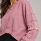 Felpa Pinko rosa con applicazioni sulle maniche - dettaglio