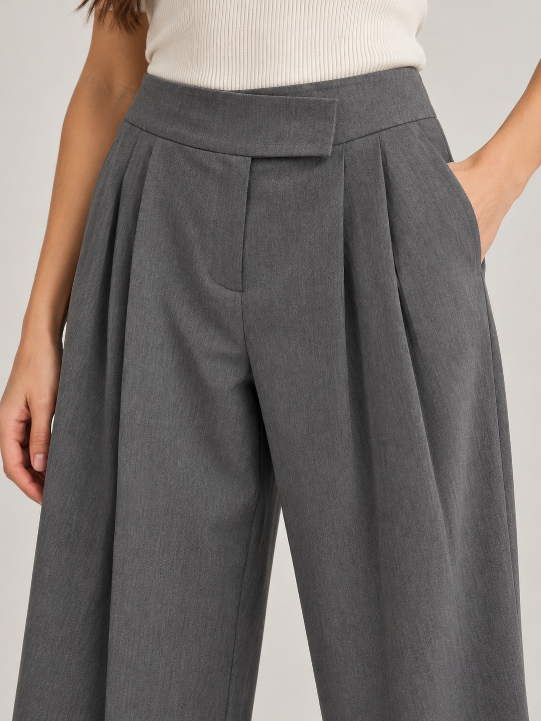 Pantalone Pinko grigio con pinces - dettaglio